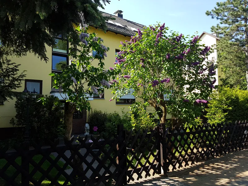 helle, großzügige Wohnung im 5-Familienhaus in ruhiger zentraler Lage — photo 1